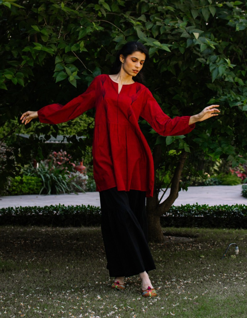 Kurta with Black Flowers Kurta with Black Flowers